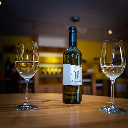 Weingut Hernach Vlg Roschitz *